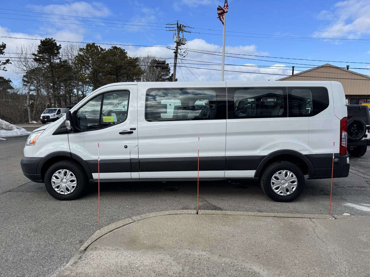 Used 2017 Ford Transit 350 XLT image 5