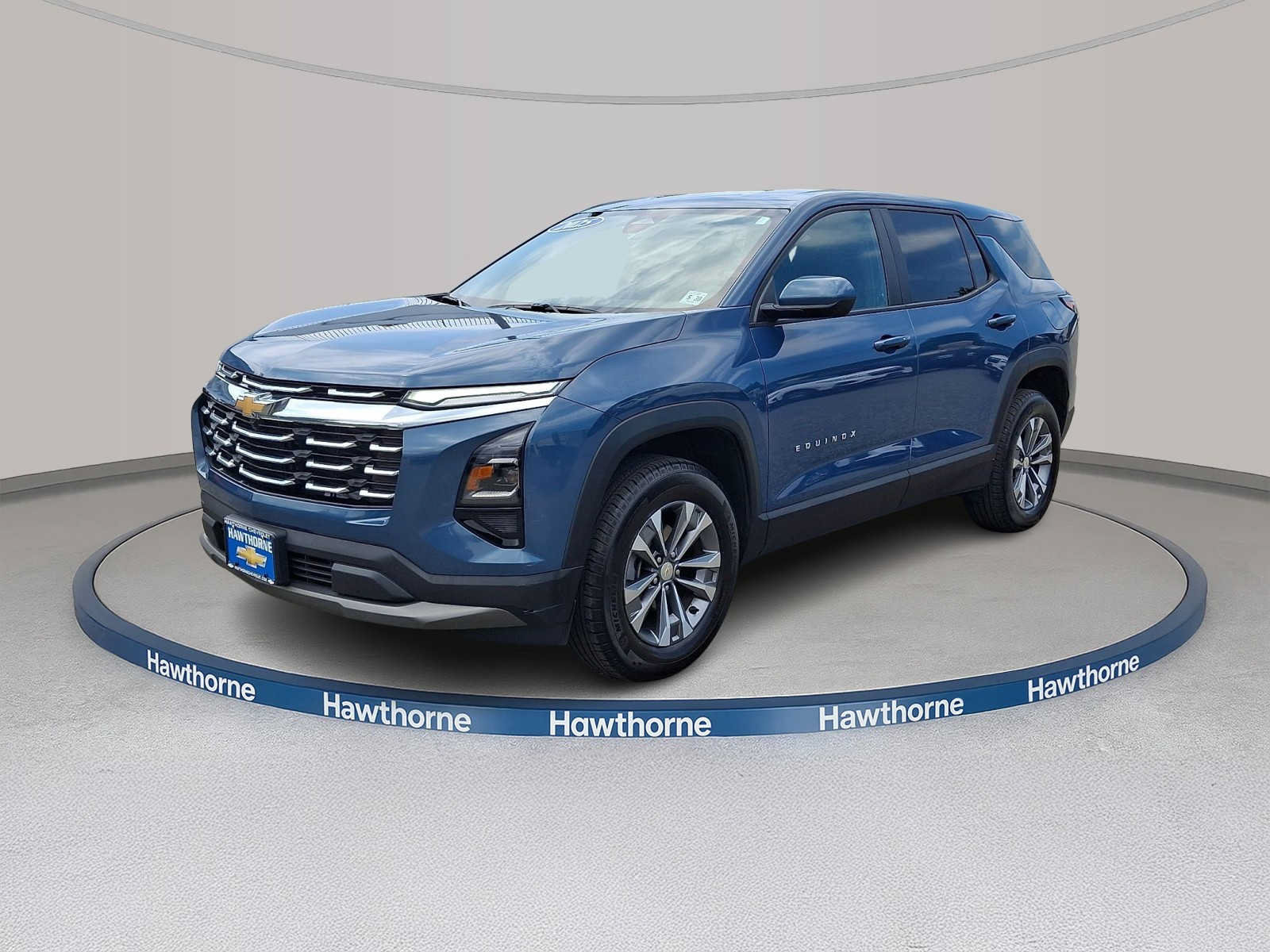 Used 2025 Chevrolet Equinox LT AWD/4WD image 3