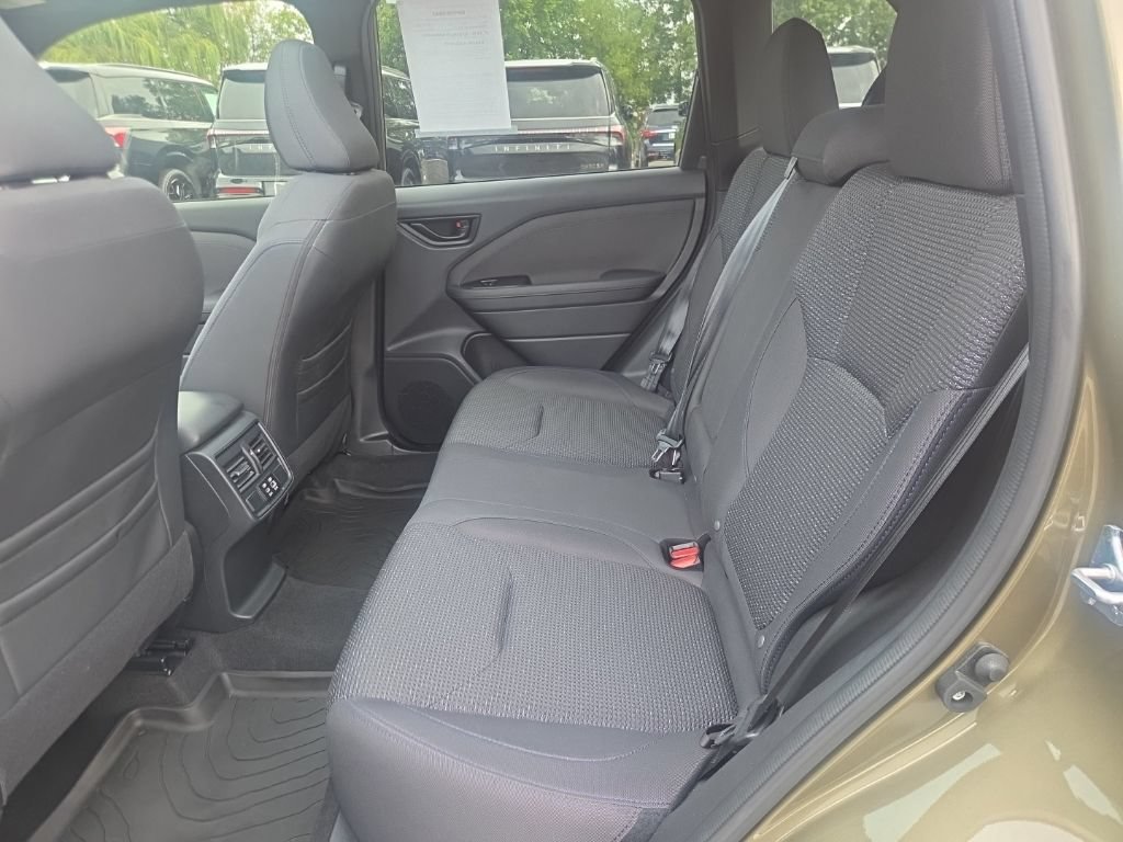 Used 2025 Subaru Forester Premium AWD/4WD image 26