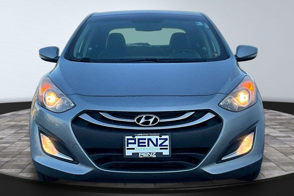 Used 2015 Hyundai Elantra GT w/ Option Group 03 FWD image 2