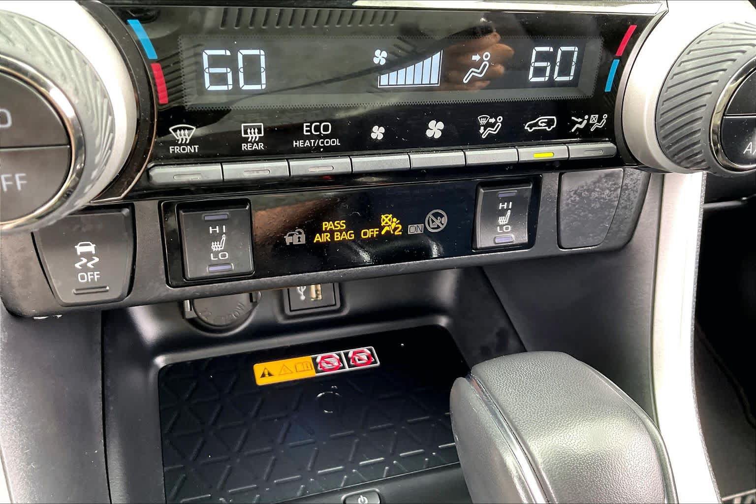 Used 2025 Toyota RAV4 XSE AWD/4WD image 33