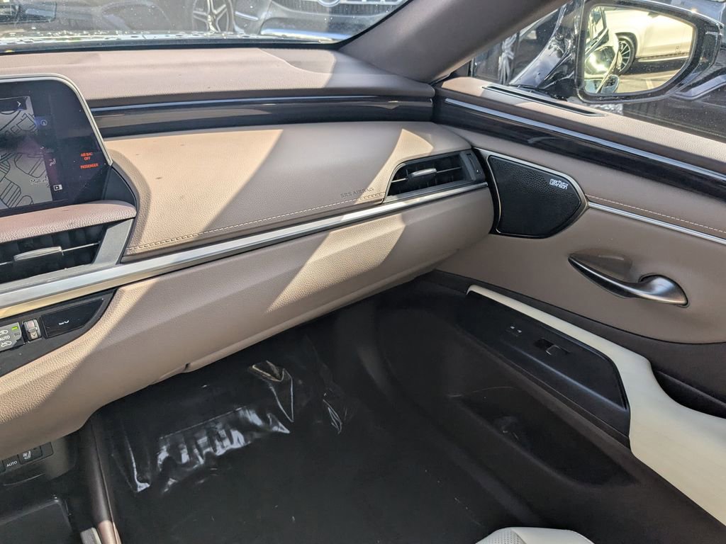 Used 2021 Lexus ES 300h Ultra Luxury image 4