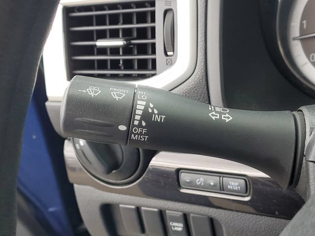 Used 2017 Nissan Titan SV AWD/4WD image 18