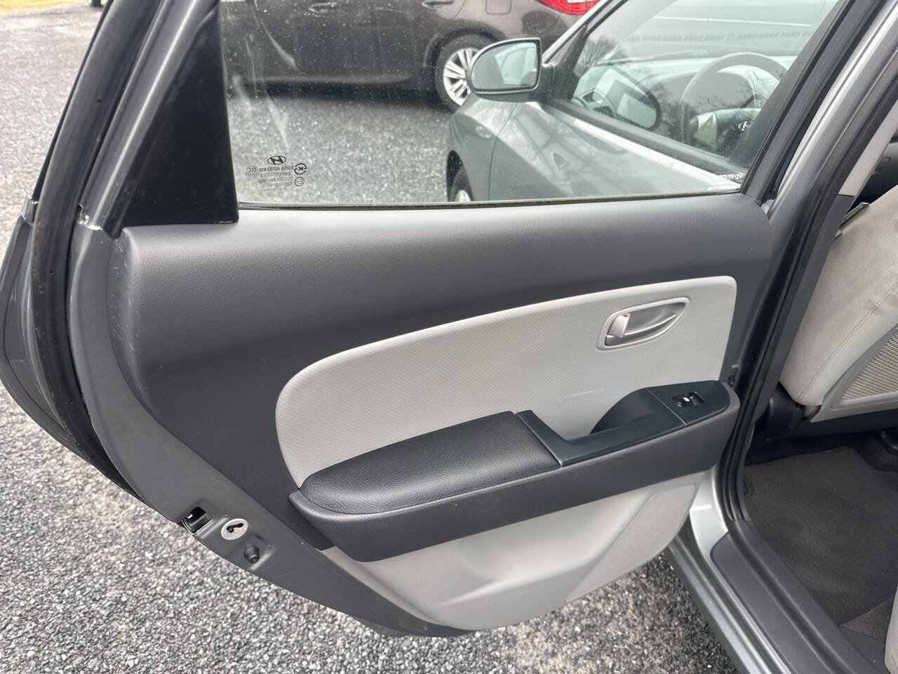 Used 2009 Hyundai Elantra GLS FWD image 16