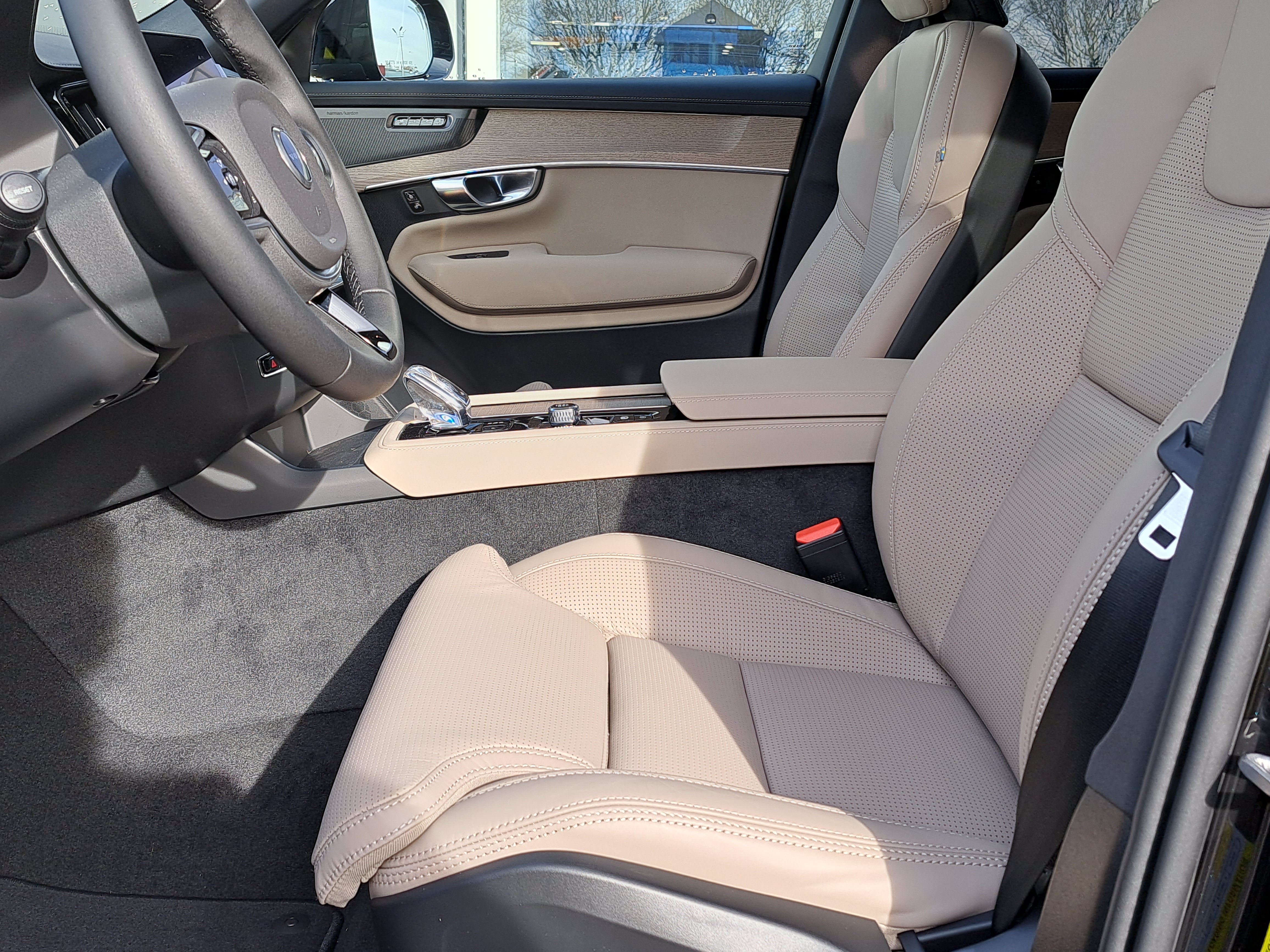 New 2026 Volvo XC90 B6 Ultra w/ Protection Package Premier AWD/4WD image 6