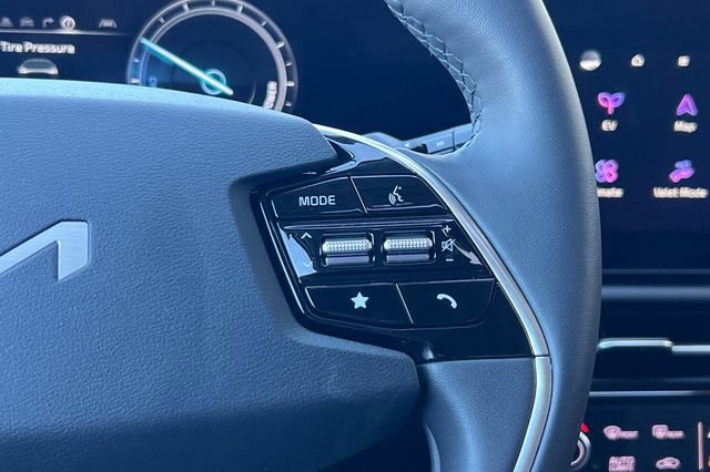 Used 2025 Kia Niro Wave image 32