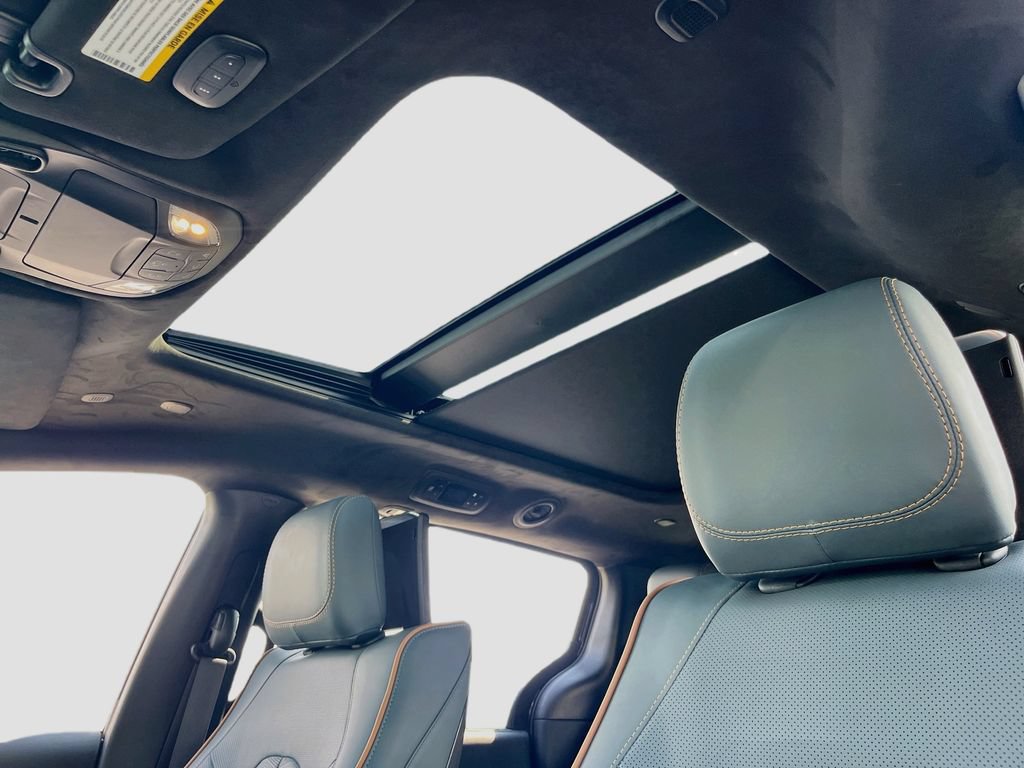 New 2027 Chrysler Pacifica Pinnacle w/ Theater Group FWD image 23