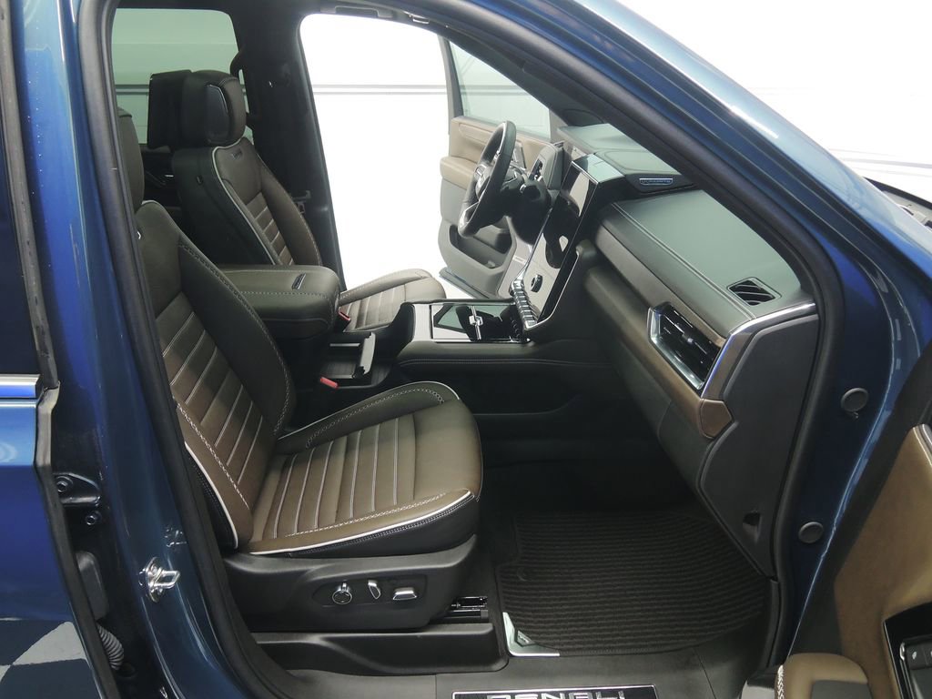 Used 2025 GMC Yukon Denali Ultimate AWD/4WD image 47