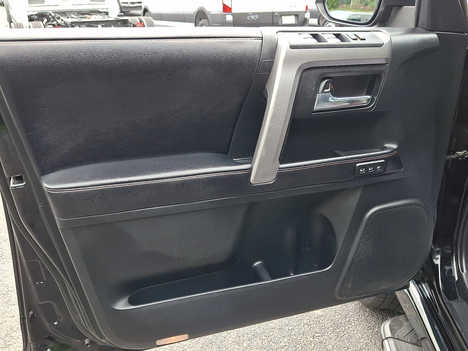 Used 2016 Toyota 4Runner Limited AWD/4WD image 13