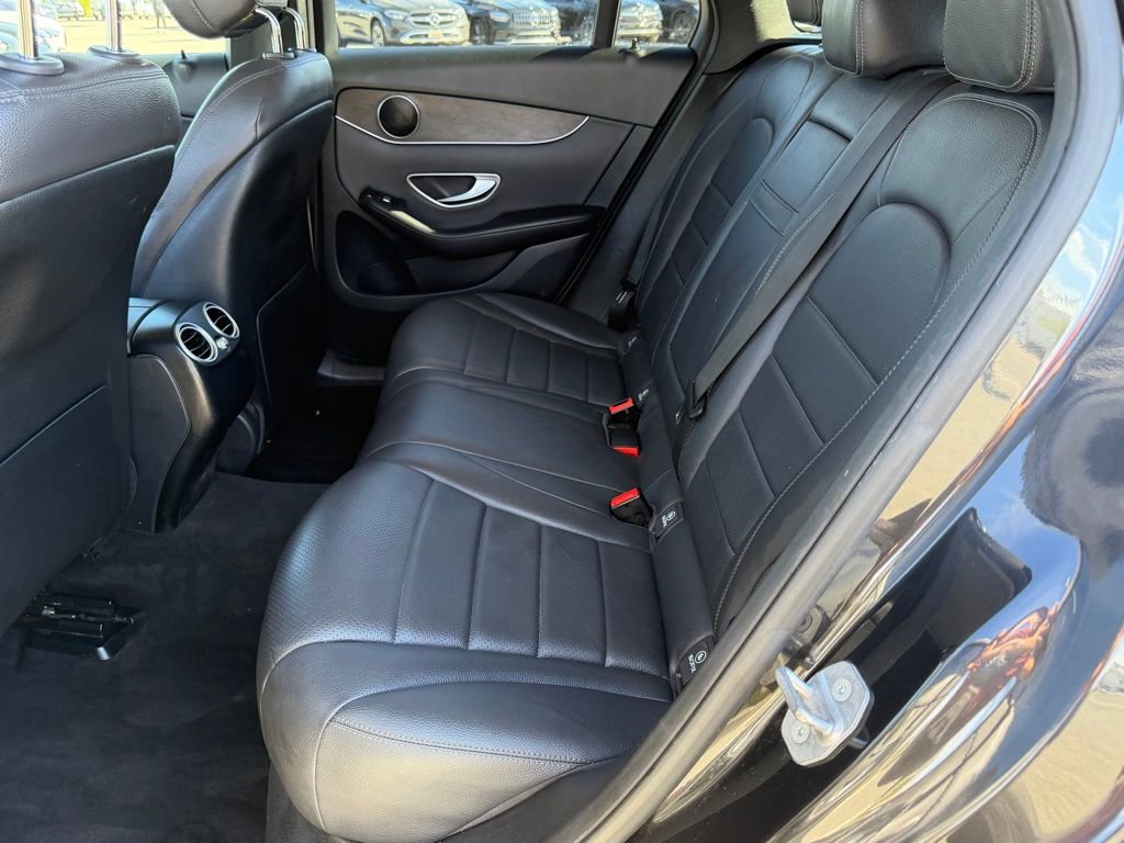 Used 2021 Mercedes-Benz GLC 300 image 32