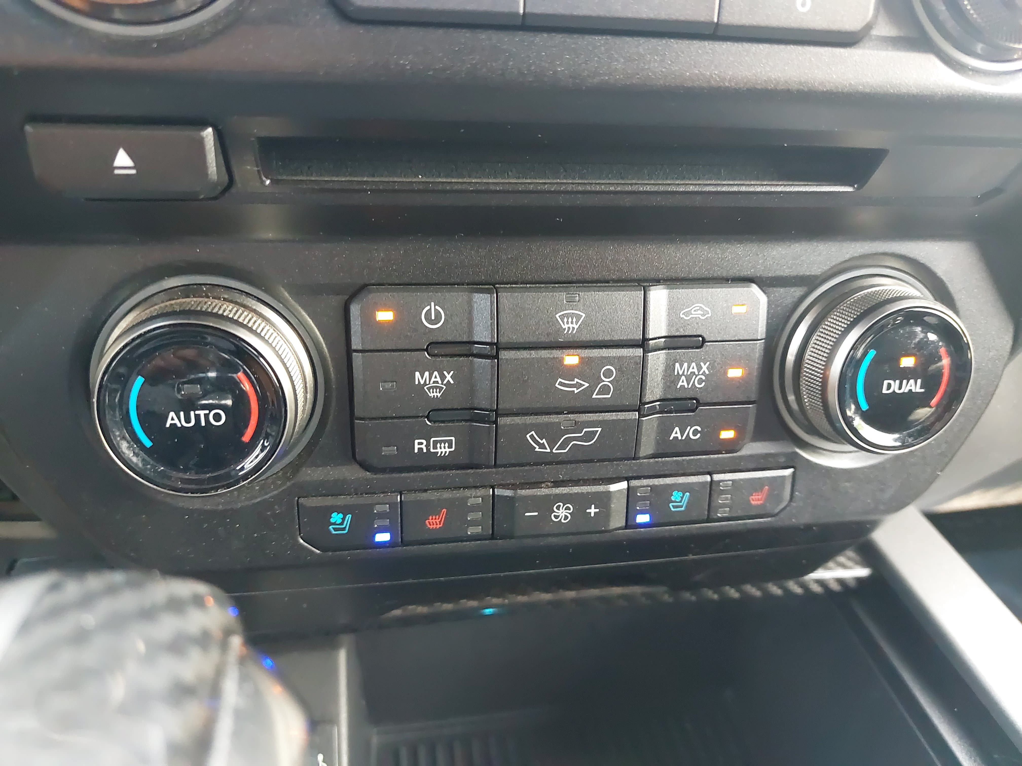 Used 2018 Ford F150 Raptor w/ Equipment Group 802A Luxury AWD/4WD image 21