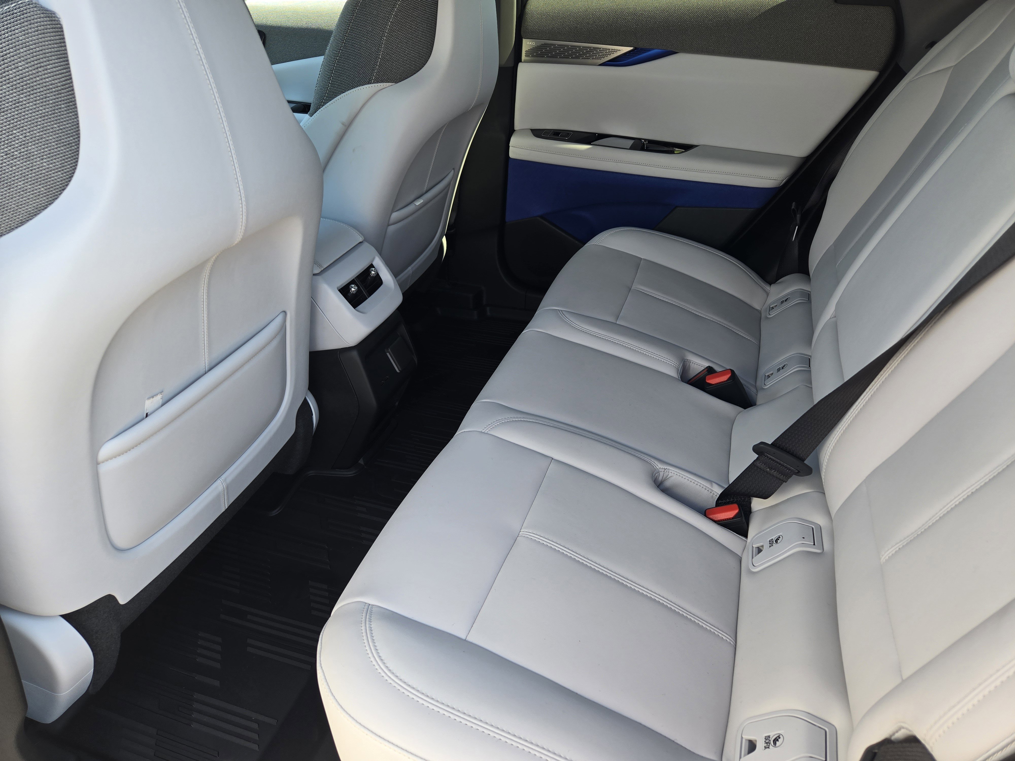 New 2025 Cadillac Optiq Luxury 1 w/ LPO, Floor Liner Package image 19