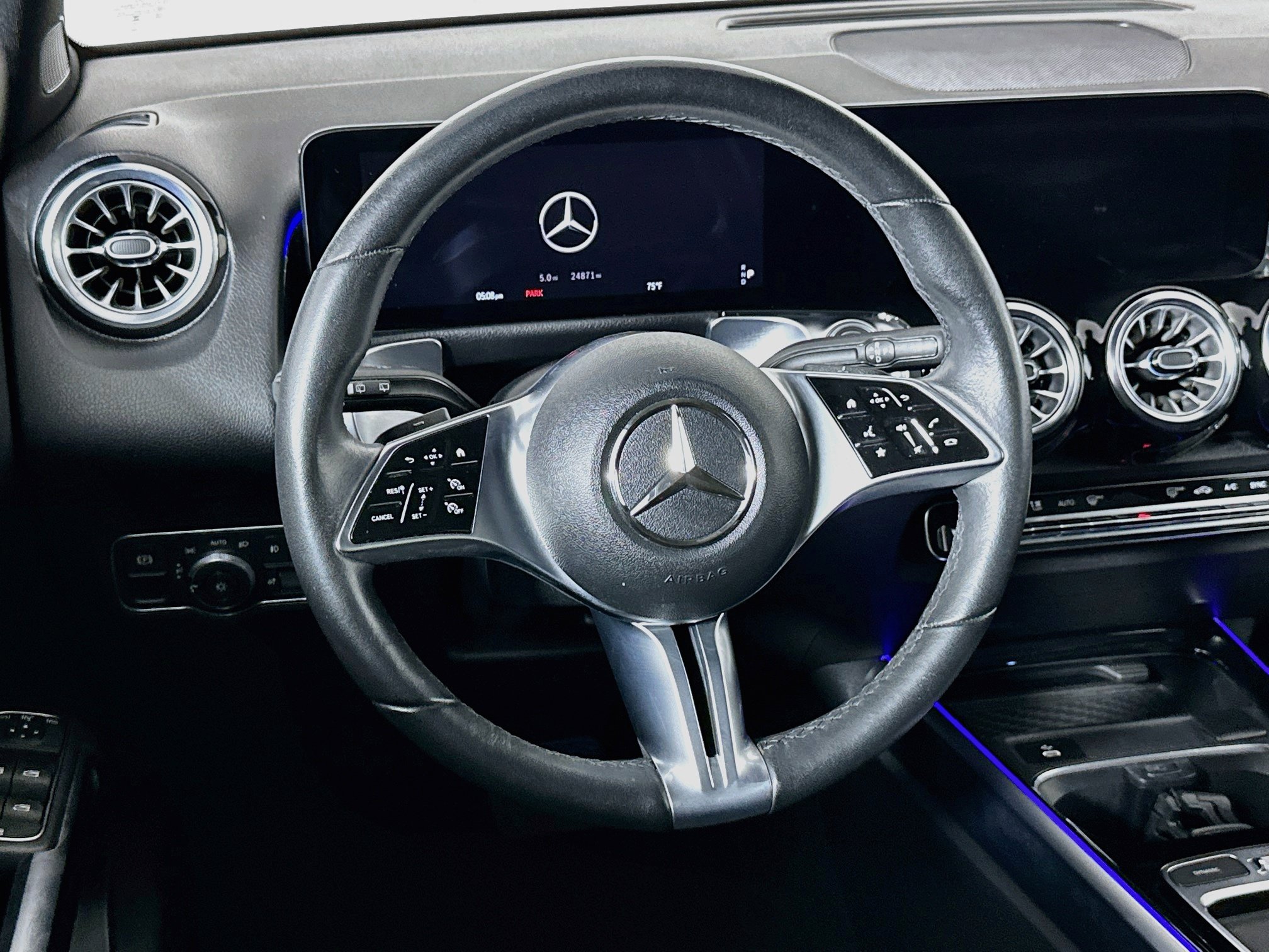 Used 2024 Mercedes-Benz GLB 250 w/ Exclusive Package image 18