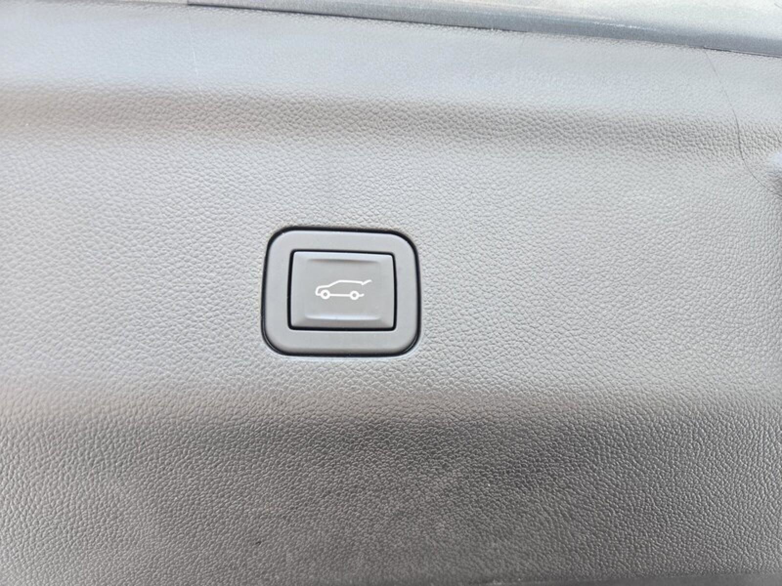 Used 2024 Chevrolet Tahoe Premier image 9