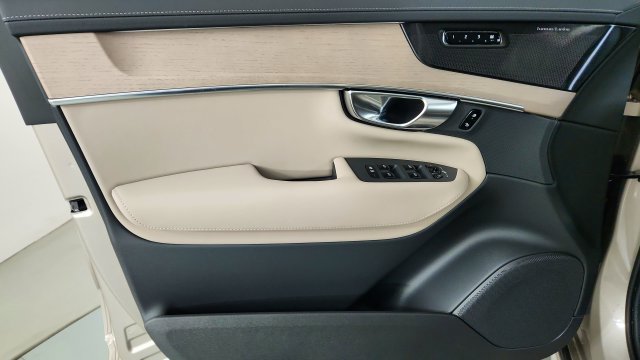 New 2026 Volvo XC90 T8 Plus w/ Protection Package Premier AWD/4WD image 9