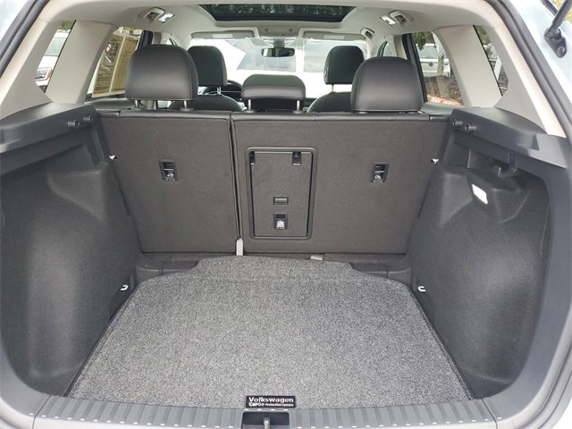 Certified 2025 Volkswagen Taos SE image 9