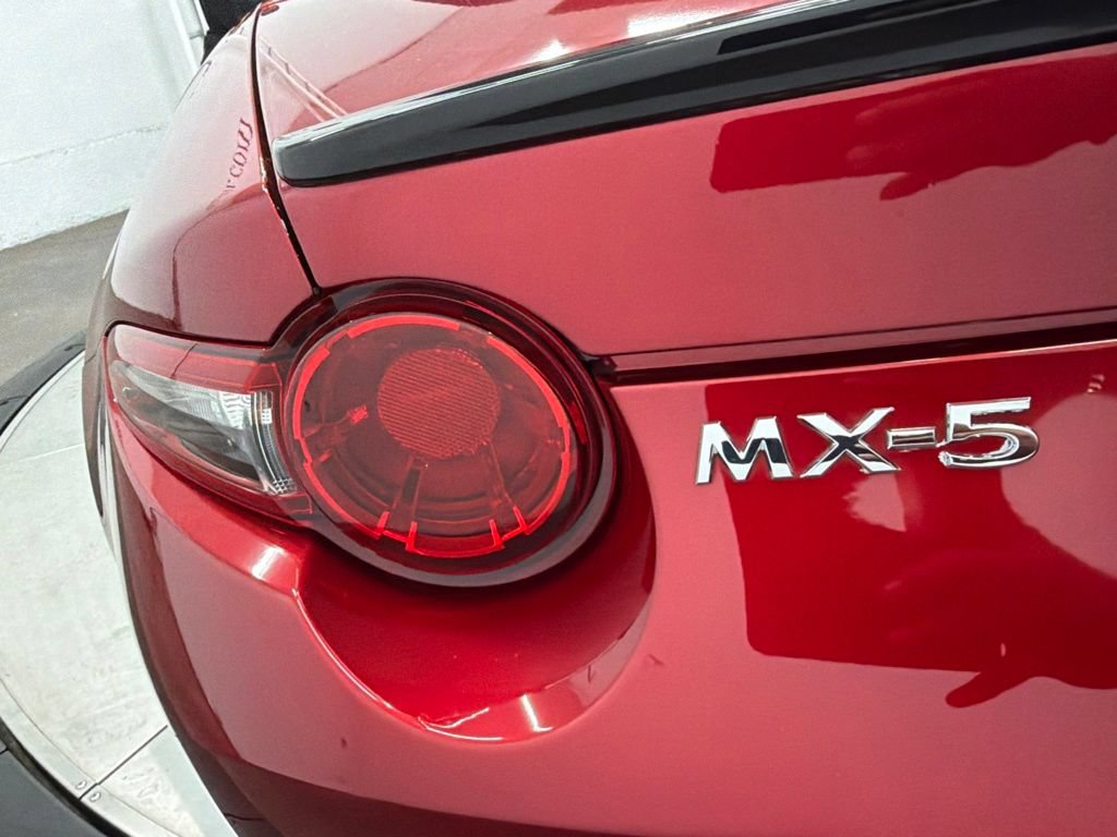Used 2021 MAZDA MX-5 Miata Club RWD image 12