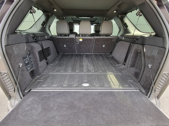Used 2025 Land Rover Discovery Dynamic SE AWD/4WD image 22