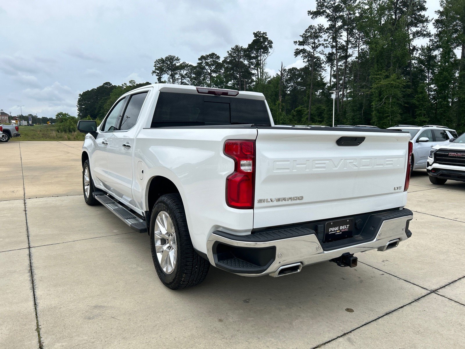 Used 2021 Chevrolet Silverado 1500 LTZ w/ Technology Package AWD/4WD image 4