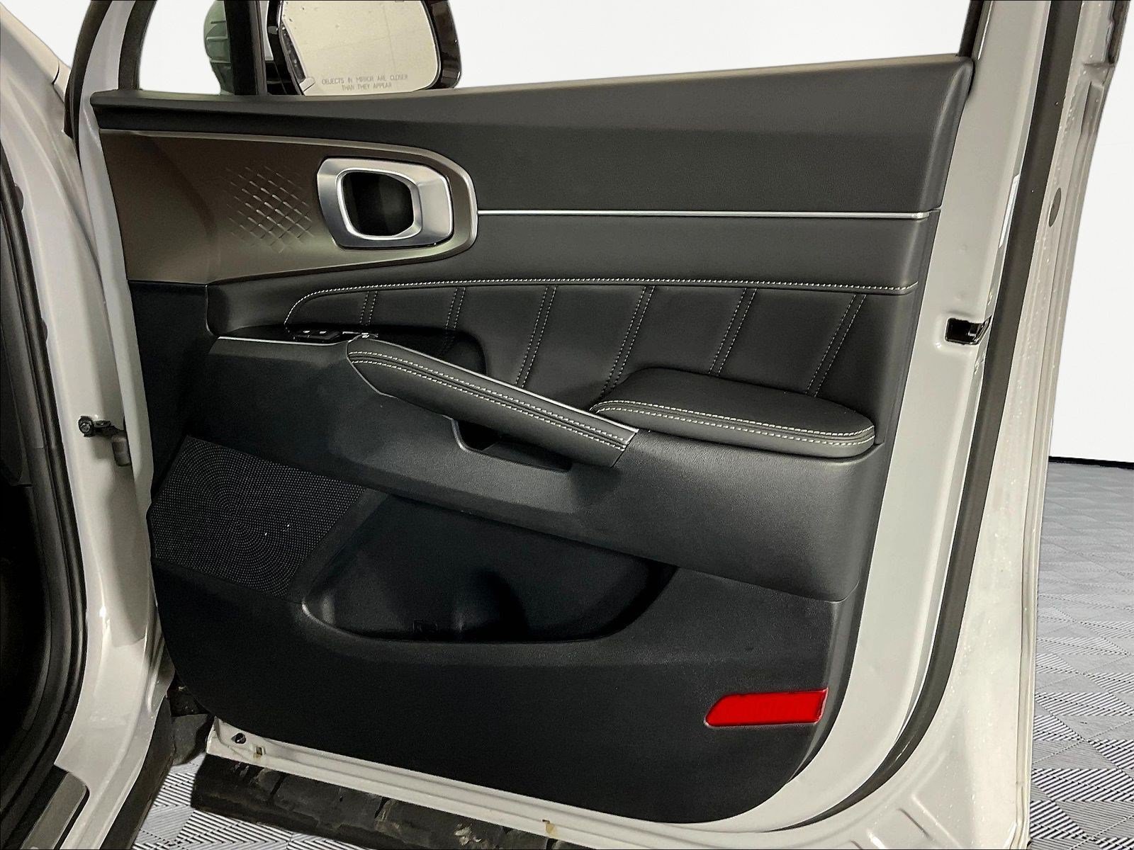 Certified 2025 Kia Sorento SX FWD image 29