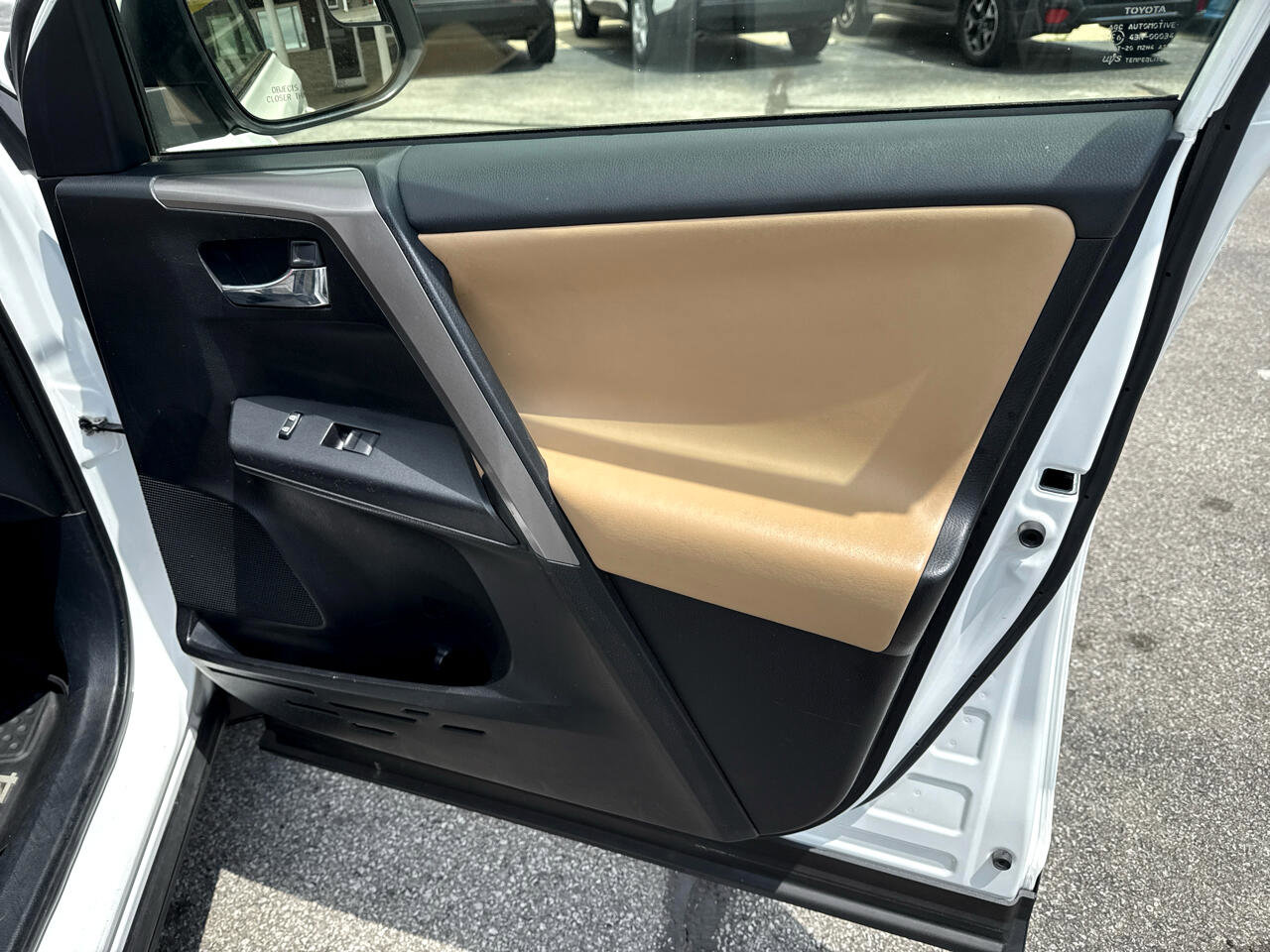 Used 2018 Toyota RAV4 XLE image 24