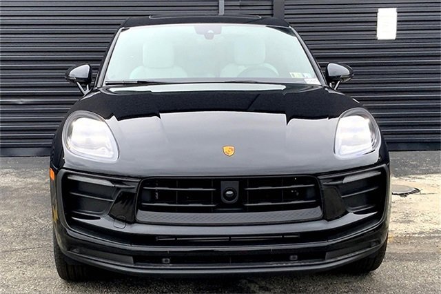 New 2025 Porsche Macan image 13