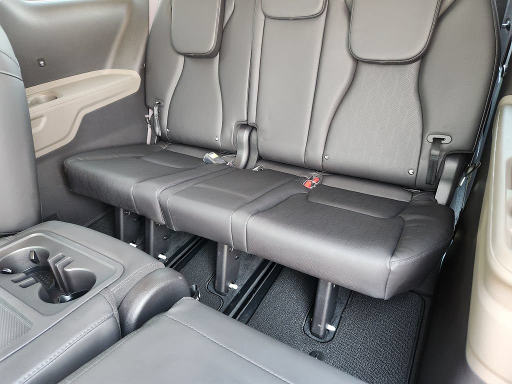 Certified 2025 Kia Carnival EX FWD image 27