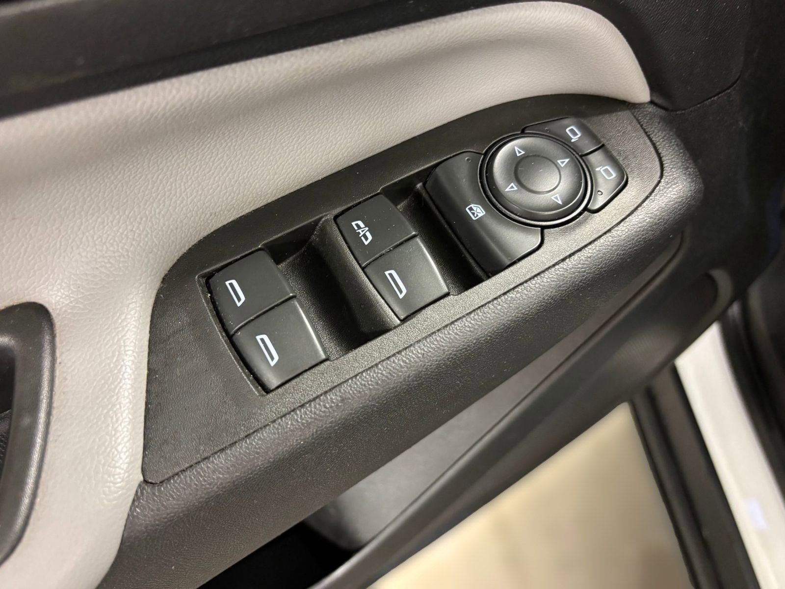 Used 2022 Chevrolet Equinox LS w/ LS Convenience Package FWD image 12