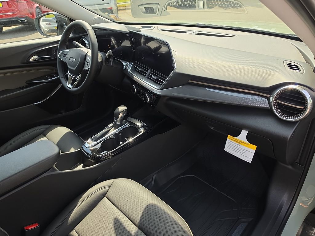 New 2026 Chevrolet Trax ACTIV w/ Sunroof Package FWD image 32