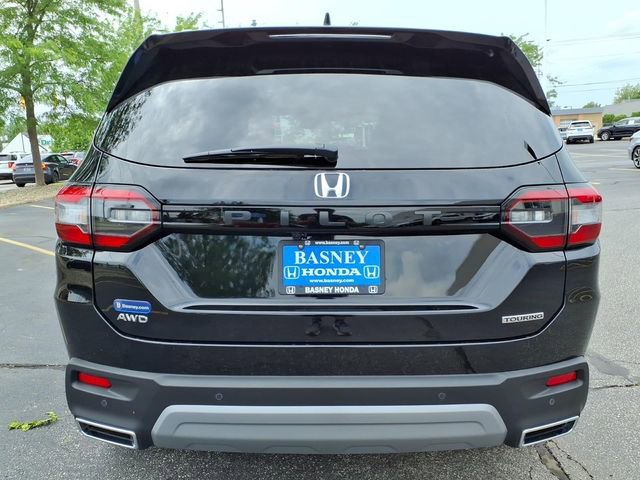 Certified 2025 Honda Pilot Touring image 9