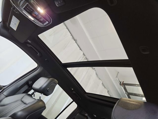 Used 2023 Jeep Wagoneer Base w/ Premium Group I image 6