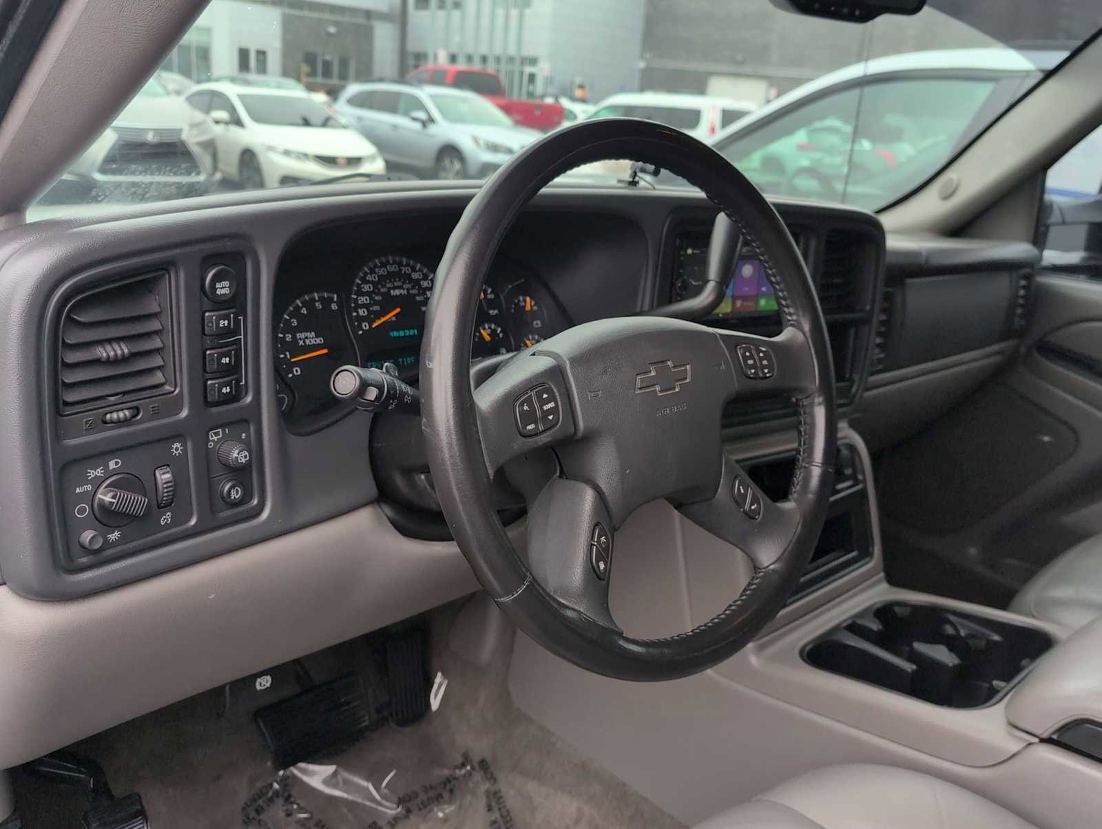 Used 2005 Chevrolet Suburban Z71 w/ Preferred Equipment Group image 10