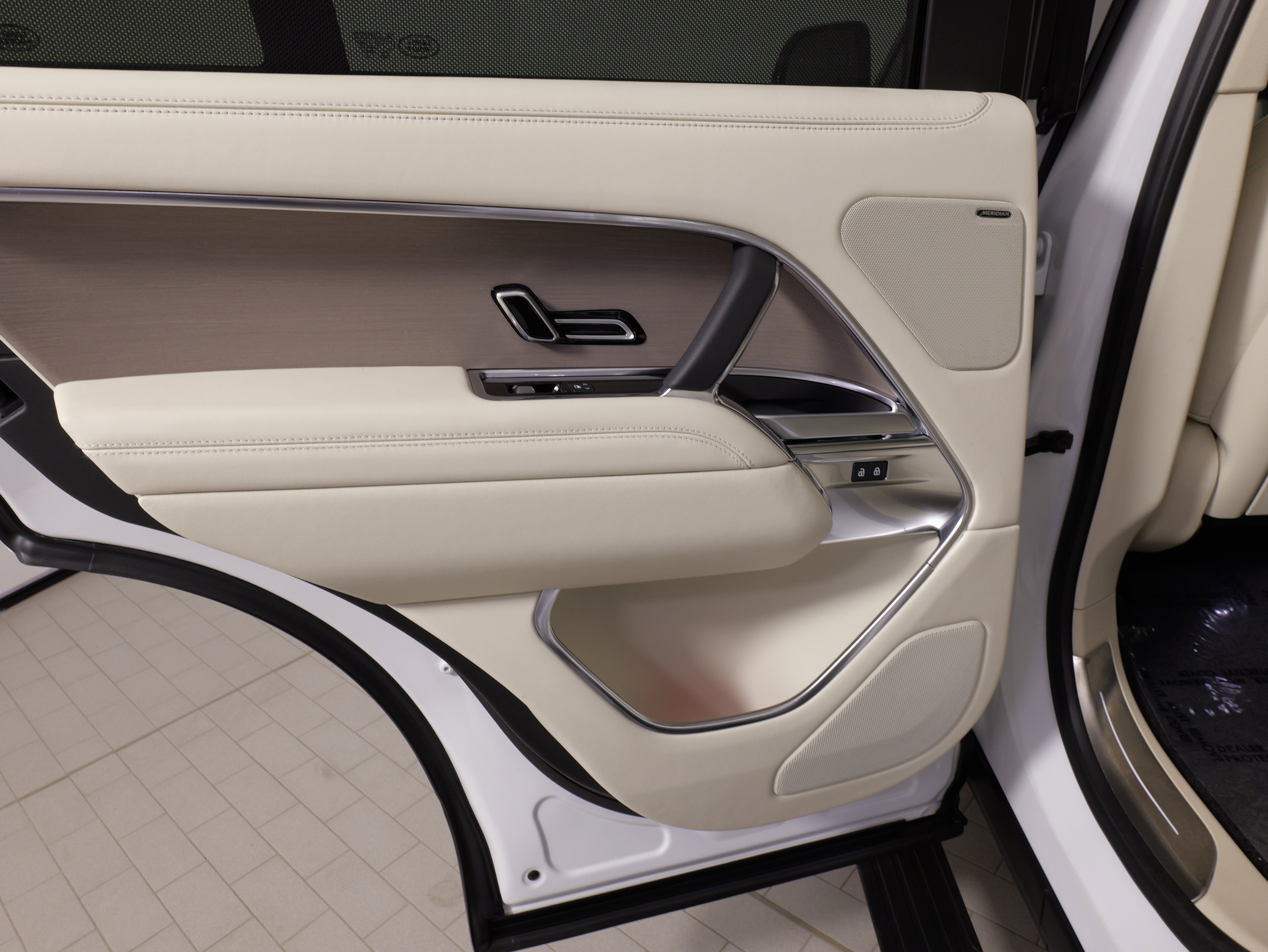 Used 2023 Land Rover Range Rover SE image 31