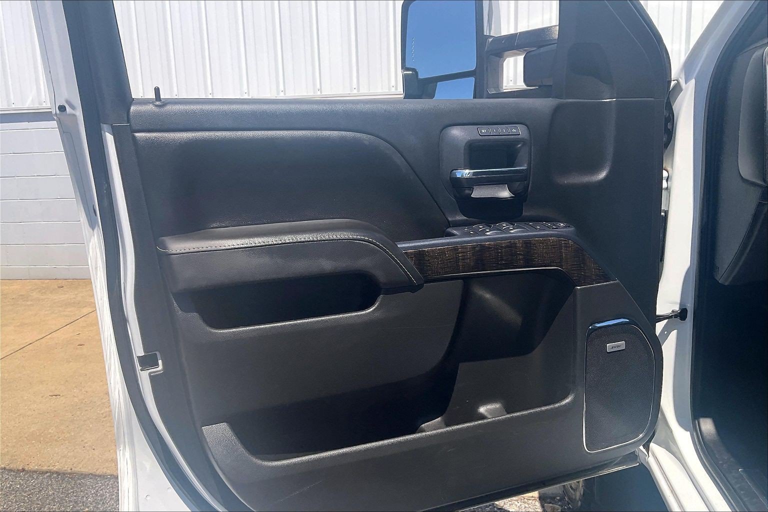 Used 2016 GMC Sierra 2500 Denali w/ Duramax Plus Package AWD/4WD image 28