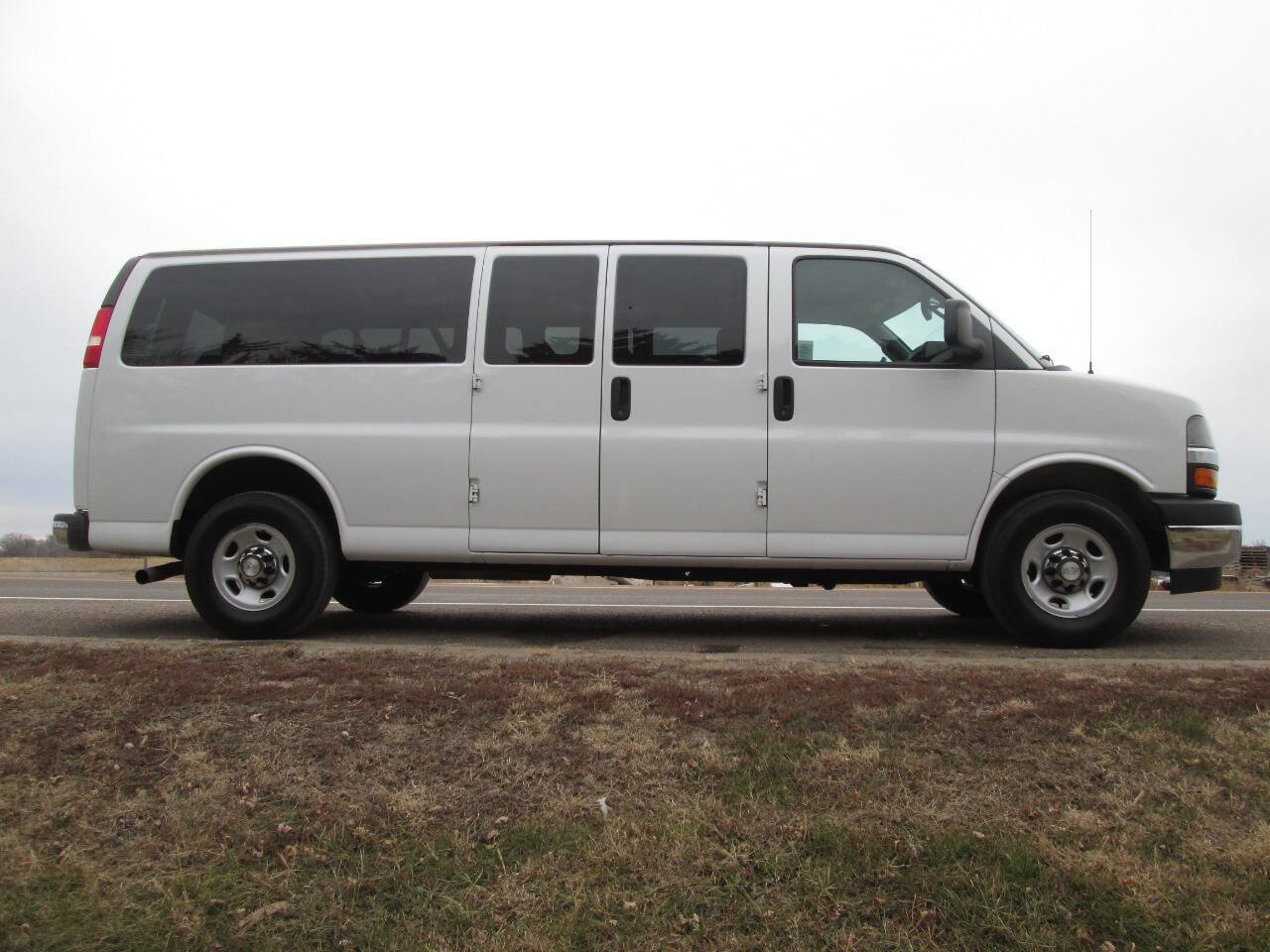Used 2018 Chevrolet Express 3500 LT w/ LT Preferred Equipment Group RWD image 7