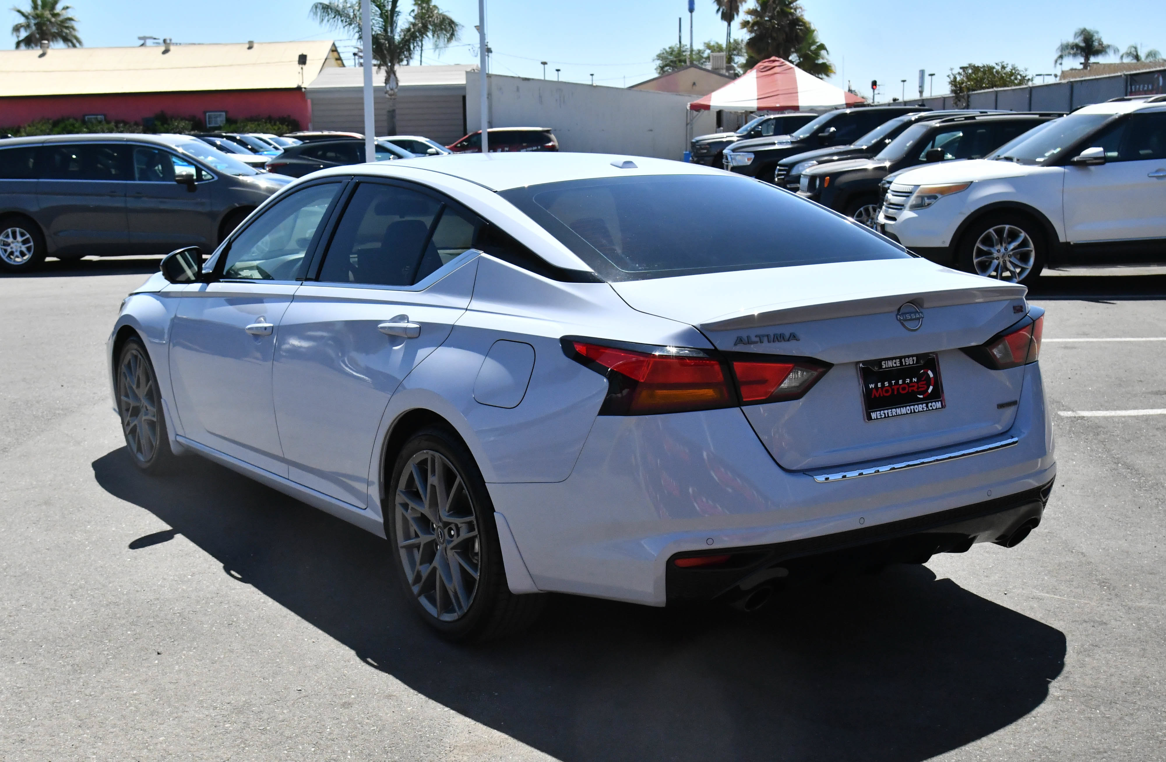 Used 2023 Nissan Altima 2.0 SR FWD image 6