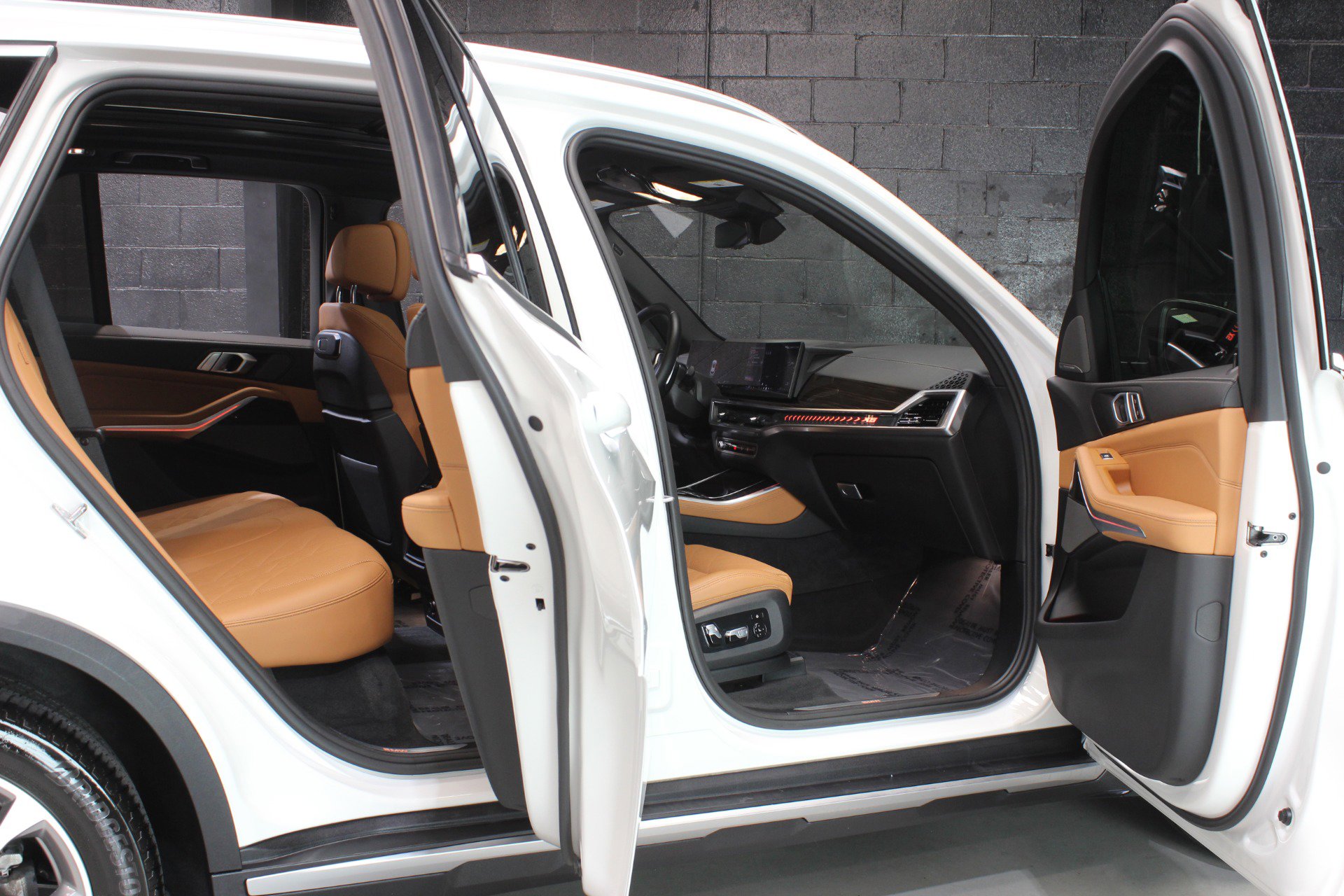 Used 2024 BMW X5 sDrive40i w/ Premium Package image 30