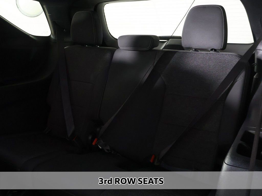 Used 2025 Chevrolet Traverse LT w/ Driver Confidence Package FWD image 8