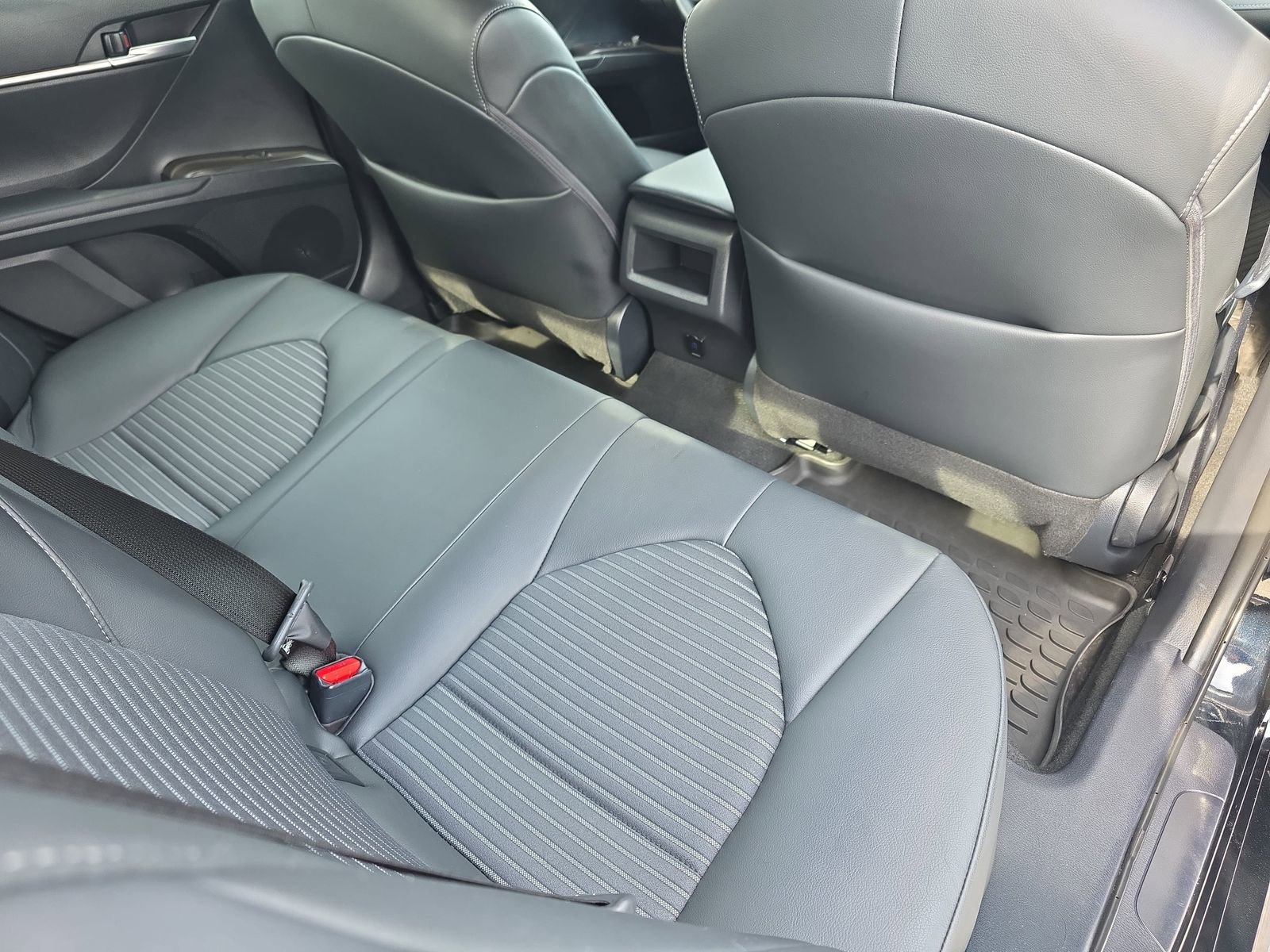 Used 2023 Toyota Camry SE image 11