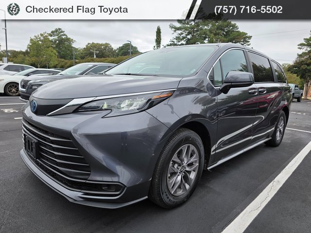 Used 2025 Toyota Sienna LE