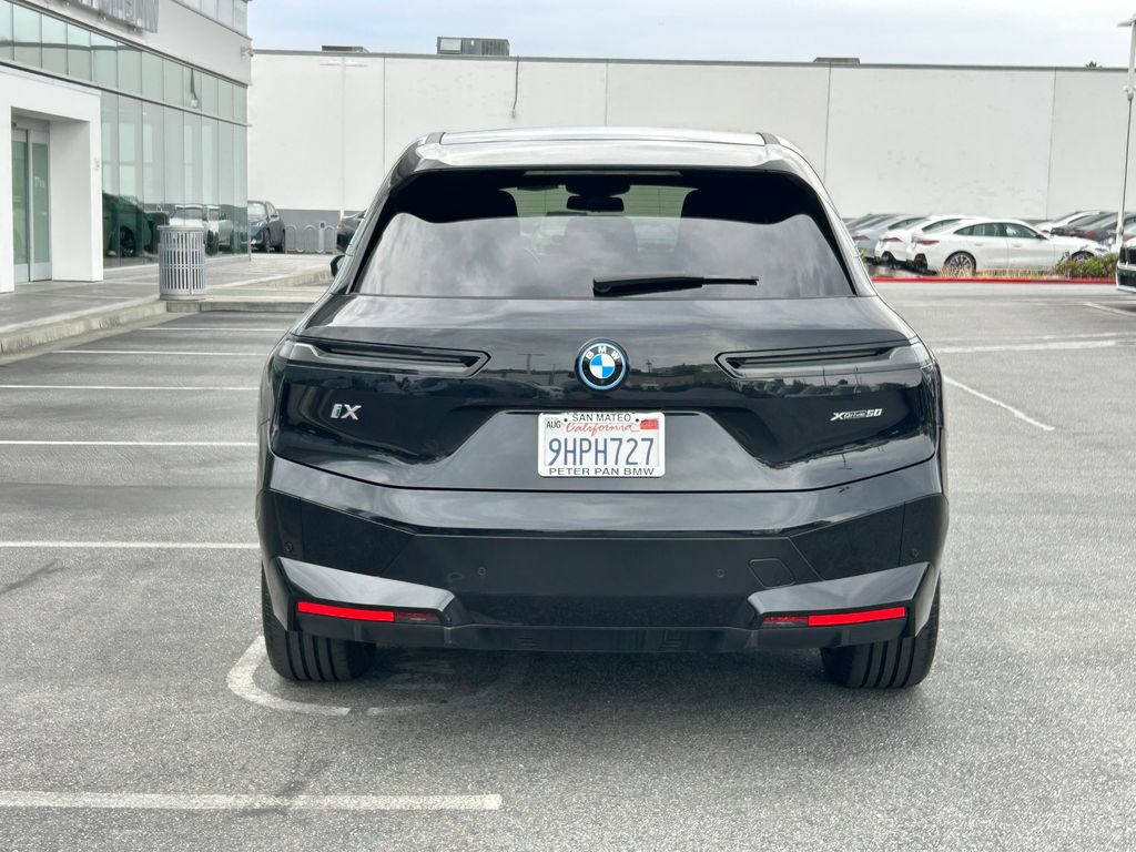 Used 2024 BMW iX xDrive50 w/ Sport Package AWD/4WD image 4