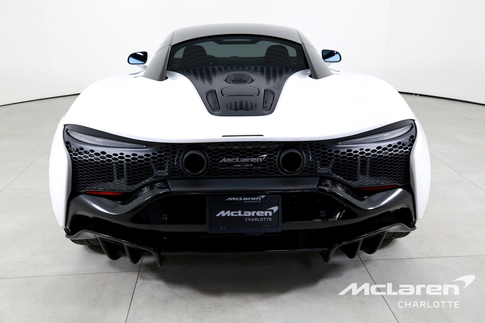Used 2024 McLaren Artura image 8