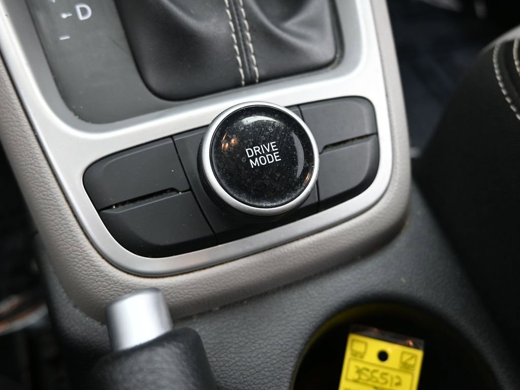 Used 2025 Hyundai Venue SEL image 30