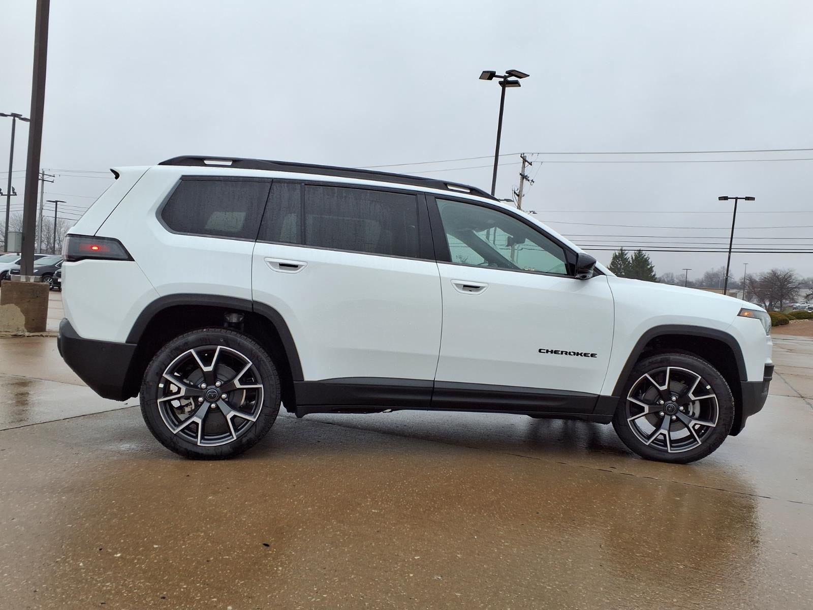 Used 2026 Jeep Cherokee Overland w/ Advanced Pro Tech Group AWD/4WD image 36