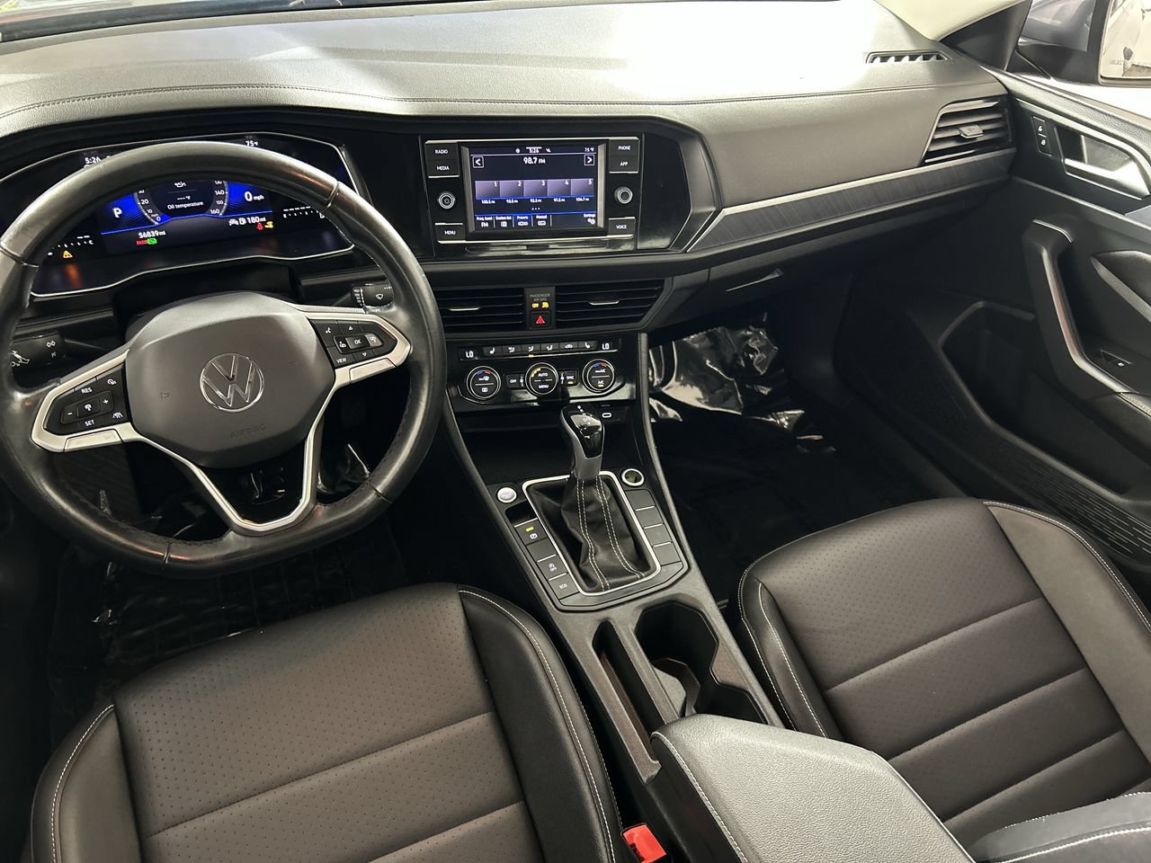 Used 2024 Volkswagen Jetta SE FWD image 23