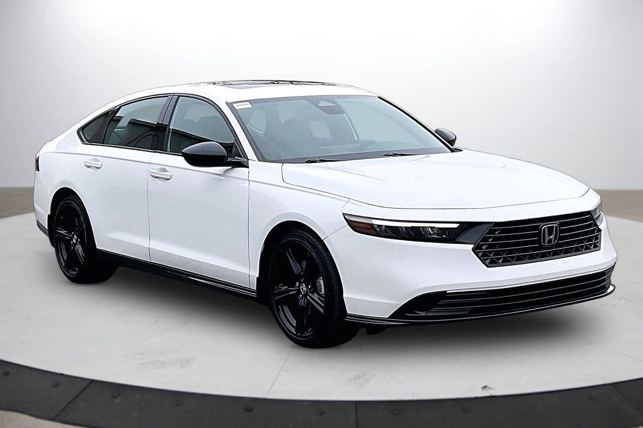 Used 2023 Honda Accord Sport image 2