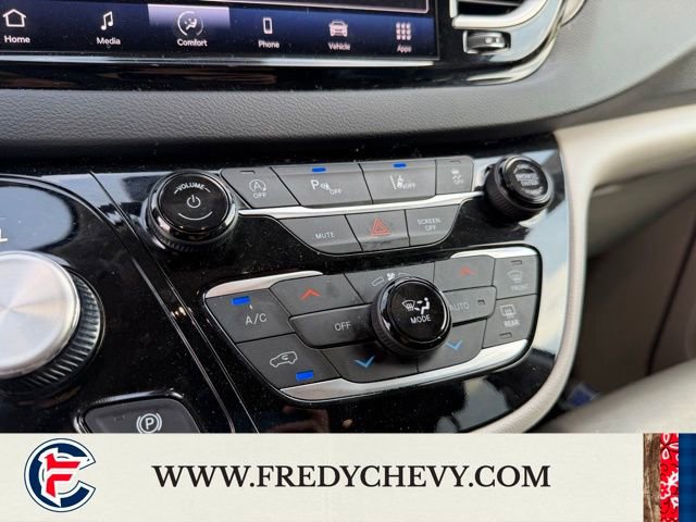 Used 2023 Chrysler Pacifica Touring-L image 13