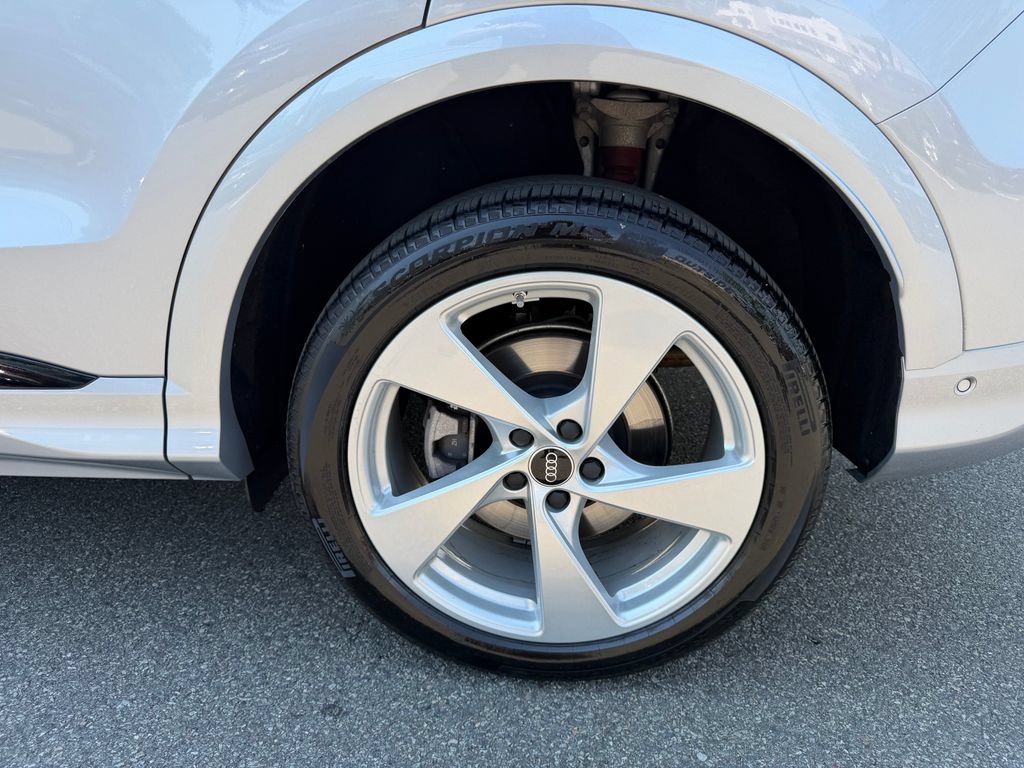Used 2025 Audi Q5 Premium Plus w/ Premium Plus AWD/4WD image 12