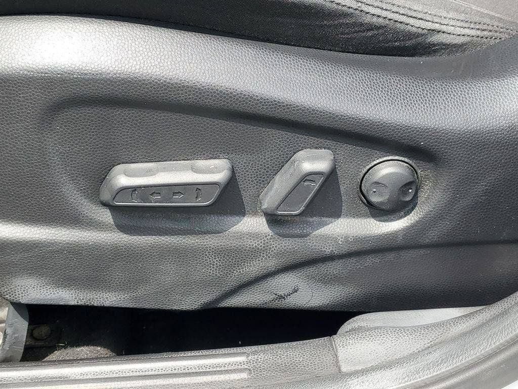 Used 2015 Kia Soul ! FWD image 6