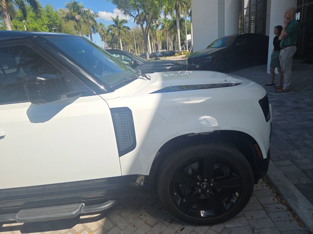 Used 2024 Land Rover Defender 110 X-Dynamic SE image 63